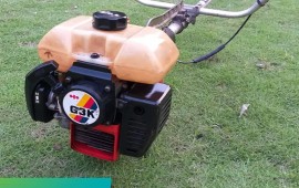 [Review] Máy cắt cỏ Komatsu G3K: Sử dụng động cơ 2 thì mạnh mẽ