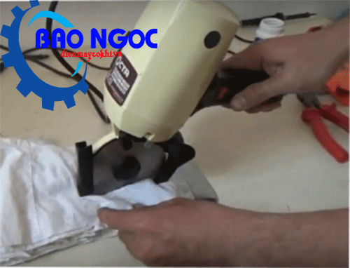 Cắt thử máy cắt vải cầm tay Octa RS-100